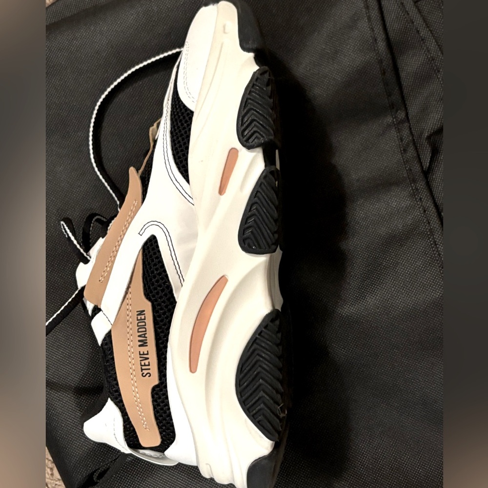 POSSESSION BLACK/TAN